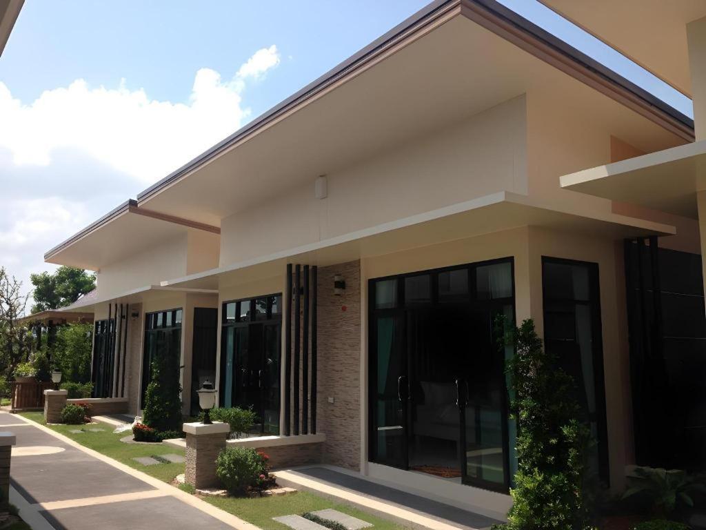 Med Room Korat Nakhonratchasima Екстериор снимка